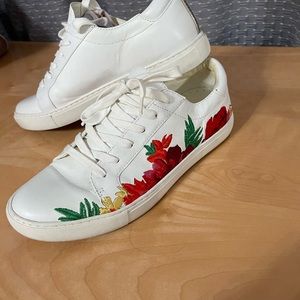 Used sneakers . Very comfortable